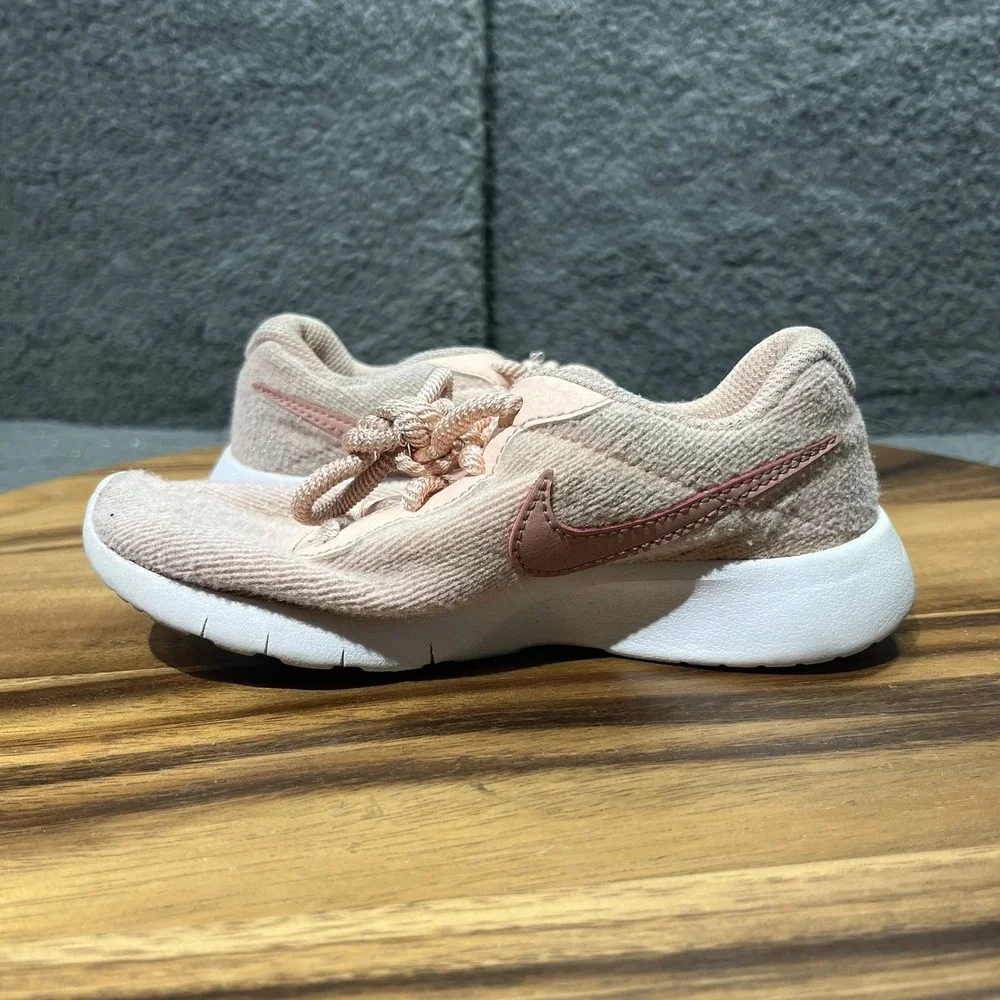 Nike Tanjun Youth Size 11.5C Pink And White Sneakers Shoes‎ Lace Up 859618-603